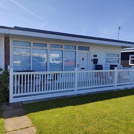 L&L'S Lodge, A Small But Perfectly Formed Chalet Chapel Saint Leonards Bagian luar foto