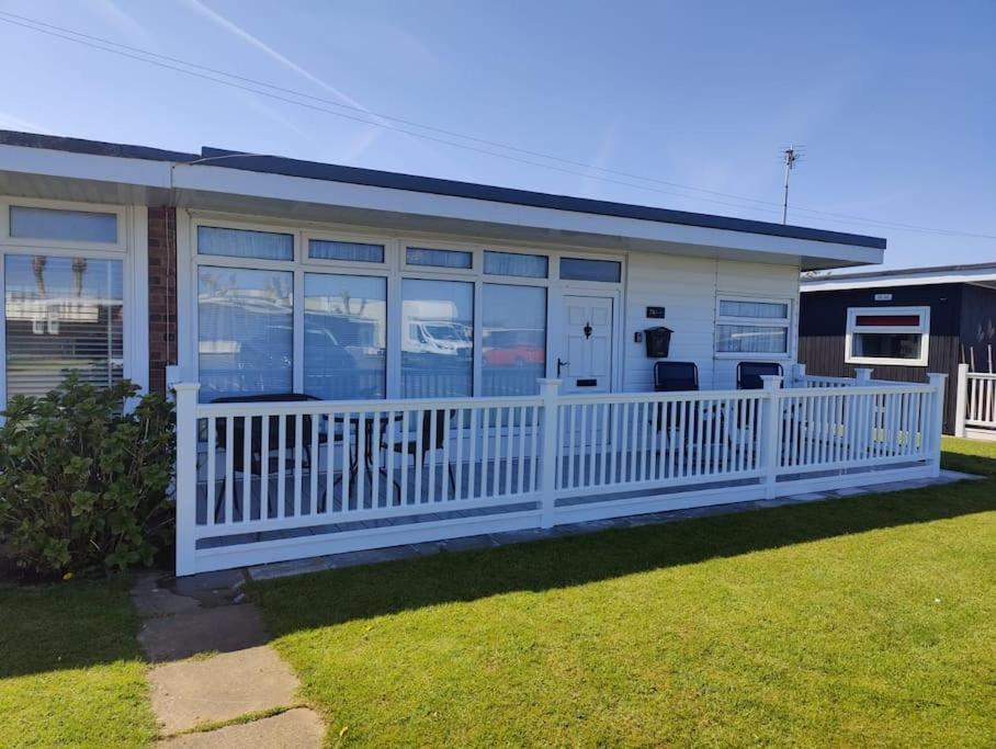 L&L'S Lodge, A Small But Perfectly Formed Chalet Chapel Saint Leonards Bagian luar foto